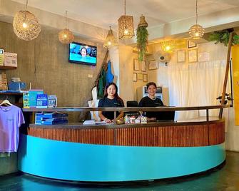 Happiness Hostel El Nido - El Nido - Front desk