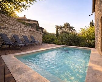Lou Clapas - Cozy Studio in the Hills - Saint-Paul-le-Jeune - Zwembad