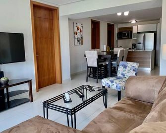 Blue Home I Spacious 1 Bed with Park View Parkside - Panama City - Living room