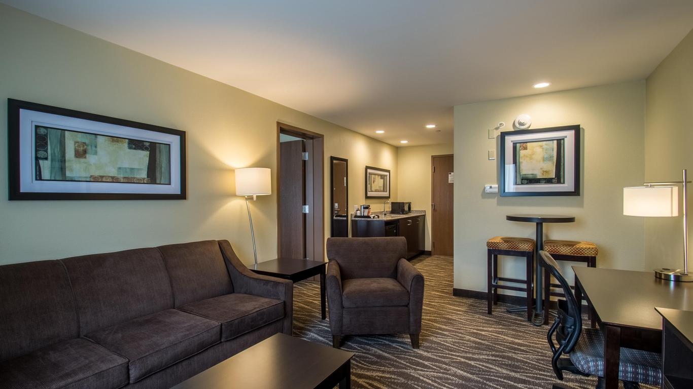 Cobblestone Inn and Suites - St Marys