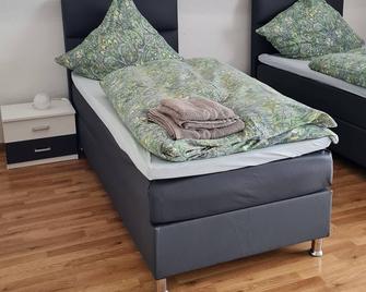 An der Norf 65 bitte beachten Sie die check-in und check-out Zeiten - Neuss - Schlafzimmer