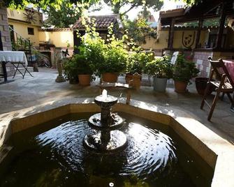 Tuncay Pension - סלקוק - פטיו