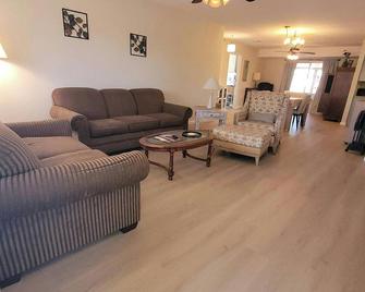 Casa Allegro - Active Vacationers Paradise - Sun City West - Sala de estar