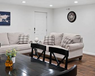 Basement Guest Suiteking Bedwifiwasher & Dryer - Herriman - Living room