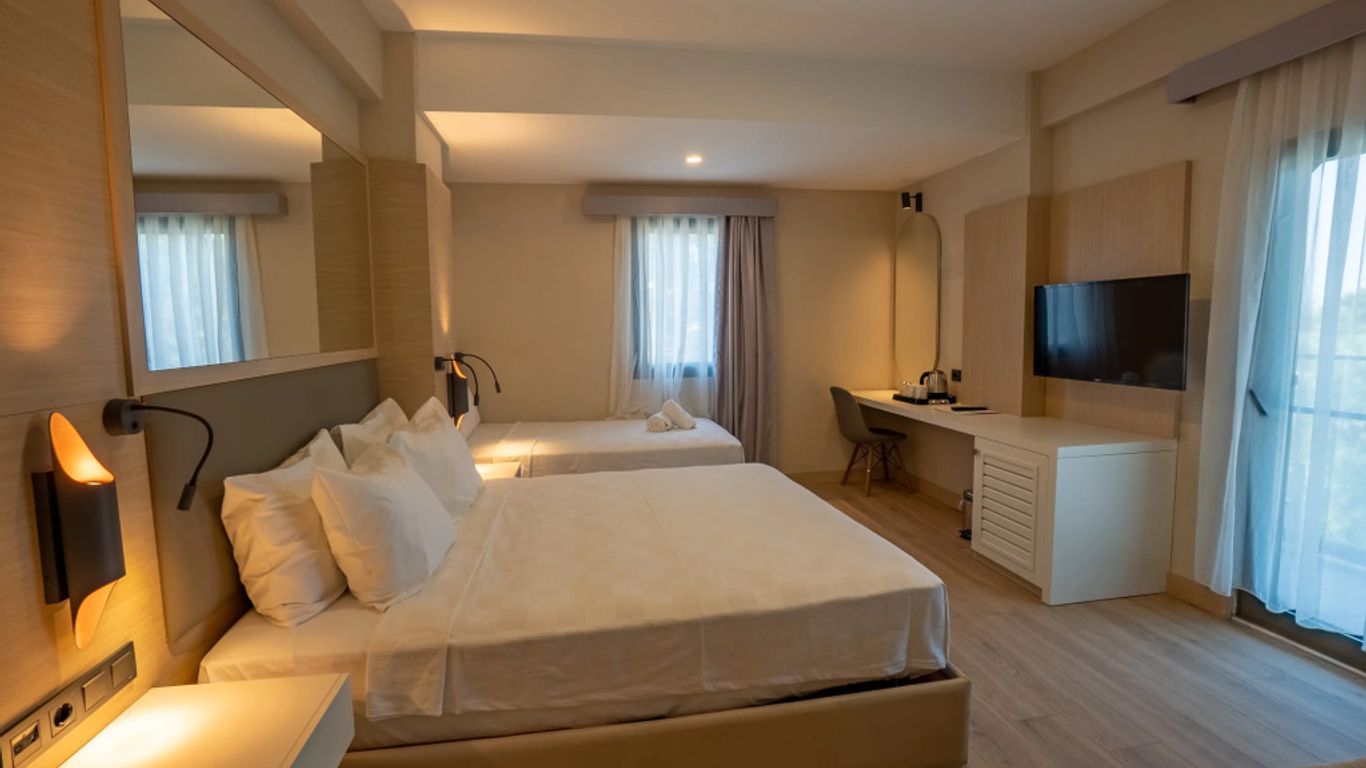 Long Beach Club Nature