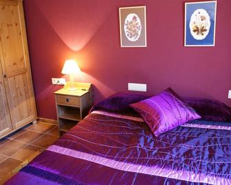 Casa Rural Mas Prat en Santa Margarita de Bianya no1 - L'Hostalnou de Bianya - Bedroom