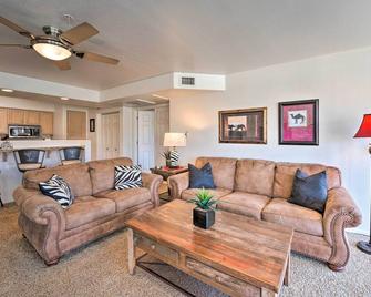 1 Mi to London Bridge Condo with Pool Access - Lake Havasu City - Stue