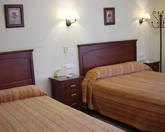 Hostal Colon Antequera - Antequera - Ložnice