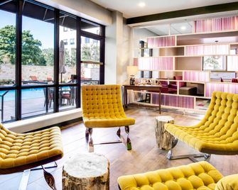 فيرفيلد إن آند سويتس باي ماريوت تشارلوت آبتاون - تشارلوت (نورث كارولينا) - غرفة معيشة