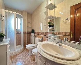 4-Bedroom Apartment, Terrace, Bathroom And Toilet - Madrid