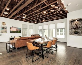 Stunning Home In Midtown, Houston With 3bdr 5beds Skyline View Bbq Terrace - Houston - Comedor