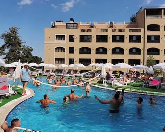 Holiday Park Hotel - Varna - Piscina