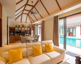 Rawayana West Villas & Kids Park - Rawai - Salon