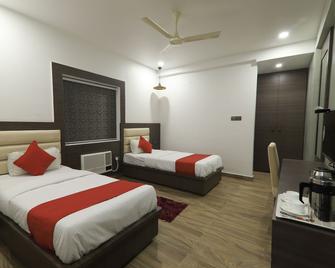 Hotel L N International - Jamshedpur - Bedroom