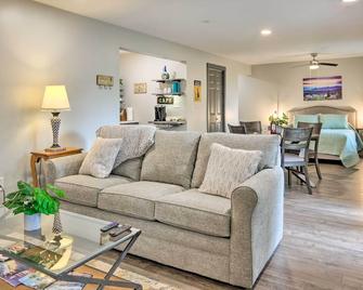 Serene Escape with Mountain Views, Near Dtwn! - Franklin - Вітальня
