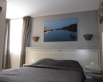 Residence Hoteliere Sarah Bernard - Le Palais - Bedroom