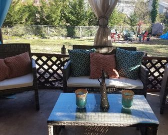 Private Suite with Hot Tub & cabin features for a couples retreat in the city! - Knoxville - Patio