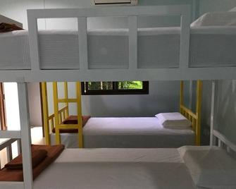 Khaosok Secret Hostel - Phanom - Bedroom