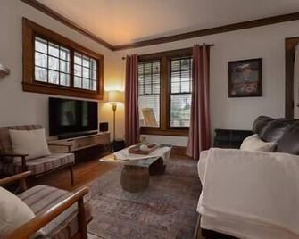 Central Charleston Craftsman - Charleston - Salon