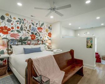 Cozy Studio with Full Kitchen and Outdoor Area - Elegant Retreat - Chattanooga - Bedroom