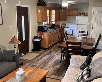 Mountain Heaven, beautiful mountains. Bearwallow trail is Chapmanville connector - Chapmanville - Cocina