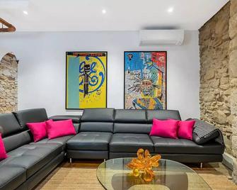 Copper Cottage: Renovated Historic sandstone terrace, steps from Hyde Park - Sídney - Sala de estar