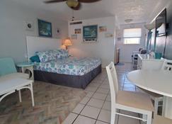 Turquoise Beach Retreat~King Bed~ Walk to the beach - Daytona Beach - Chambre