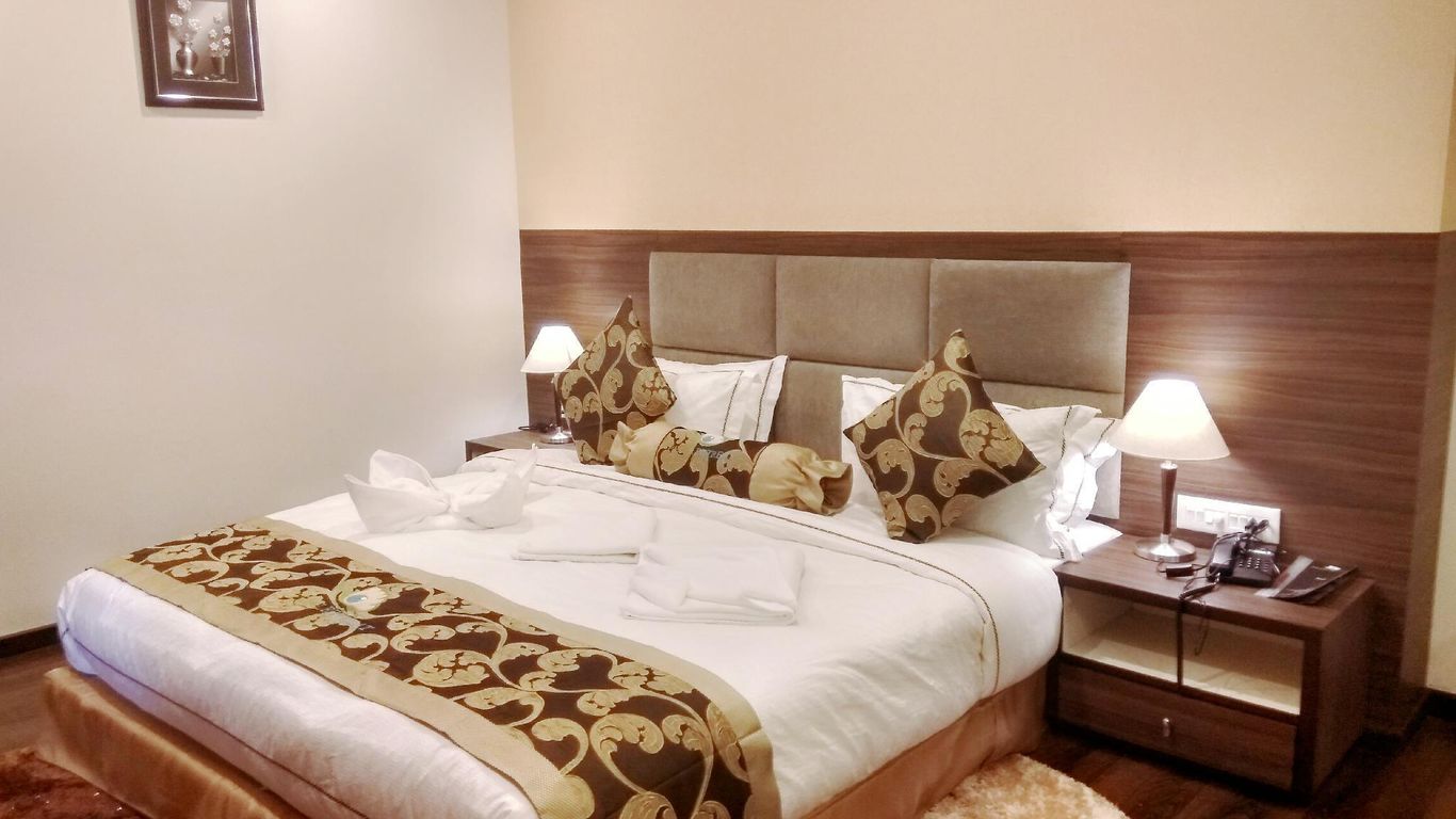 Hotel Pearl Retreat - A Pure Veg Hotel