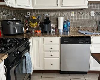 Safe and Quiet, But Near the Fun - Filadelfia - Cocina