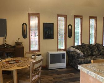 Fishermans Get Away - Seward - Dining room