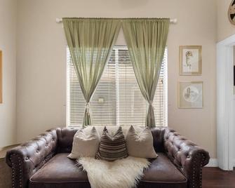 Close to State Capitol | Mins to Southside Park - Sacramento