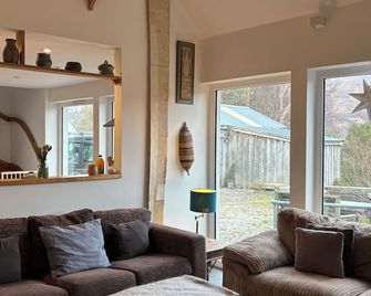 Spacious 3 Bedroom Longhouse In An Idyllic Location Above Loch Broom - Ullapool - Wohnzimmer