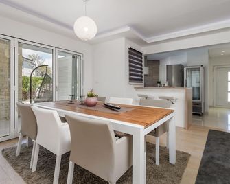 Lovely Home In Kolanjski Gajac With Wifi - Gajac - Dining room