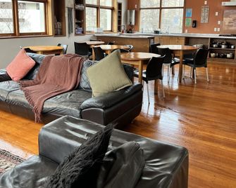 On Top Backpackers - Dunedin - Lounge