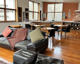On Top Backpackers - Dunedin - Area lounge