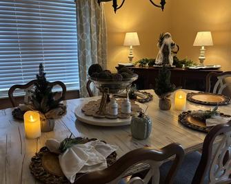Quiet acreage Exit 407 I 40 Sevierville/ Pigeon Forge gateway to the Smokies - Kodak - Dining room