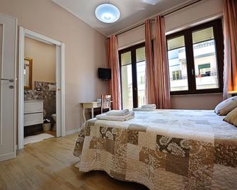 Victoria Bed & Breakfast - Кальярі - Спальня
