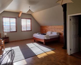 Rocky Tops - Quiet with amazing views, sleeps 10 - Berridale - Bedroom