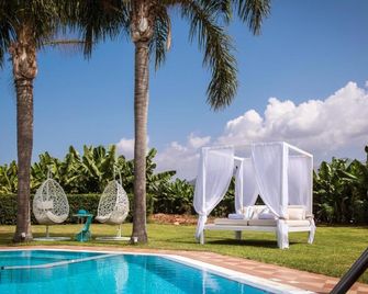 Vergina Apartments & Suites - Mália - Pool