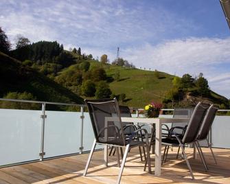 Apartment with a large roof terrace in Münstertal in the Black Forest - Munstertal - Balkon
