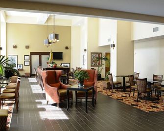 Hampton Inn & Suites Redding - רדינג - לובי