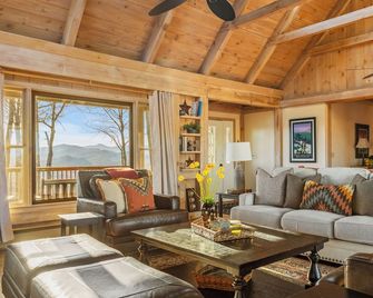 Mountain Summit House in Pisgah Forest - Brevard, NC - Pisgah Forest - Living room