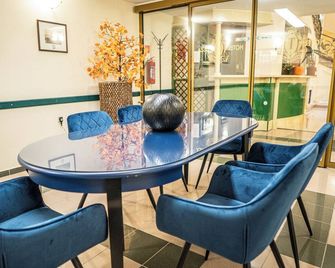 Tisza Hotel - סגד - חדר אוכל