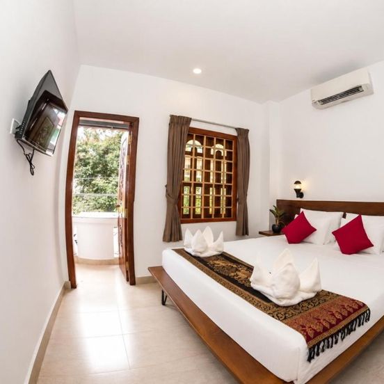 Poolside Villa Hostel image 1