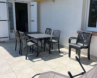 Hôtel Résidence Les Flots - Saint-Palais-sur-Mer - Patio