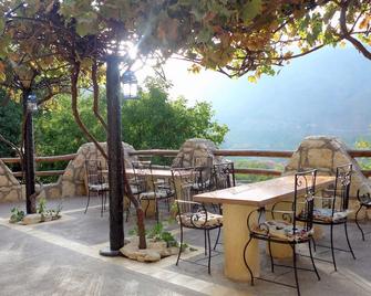 Zaratoustra - Imlil - Patio