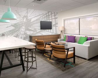 Quality Inn Atlantic Beach-Mayo Clinic Jax Area - Atlantic Beach - Oturma odası