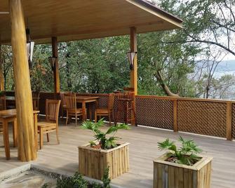 San Simian Lodge - Catarina - Patio