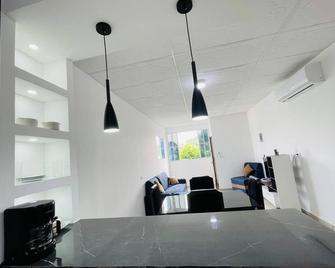 Apartamento Nuevo, Moderno, Acogedor y muy Accesible a Todo en San Salvador - Los Naranjos - Dining room