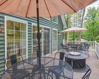 Treasure Lake Home w/ Deck: Walk to Bimini Lake! - DuBois - Balkon
